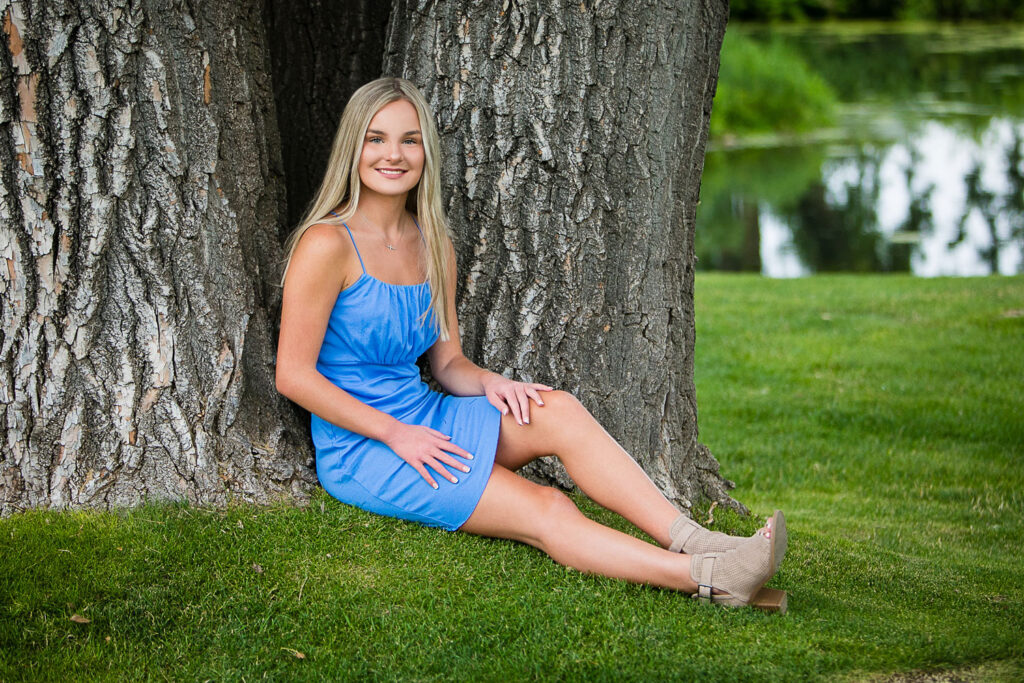 senior portraits outdoors